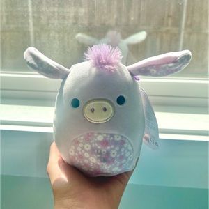 NWT 5in Delzi the donkey Squishmallow!